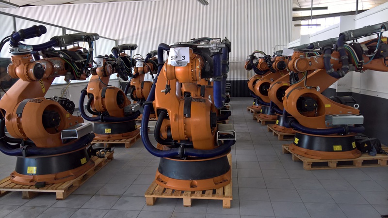 Ficticio Docenas lucha Robots Gallery Stock of second-hand industrial robots
